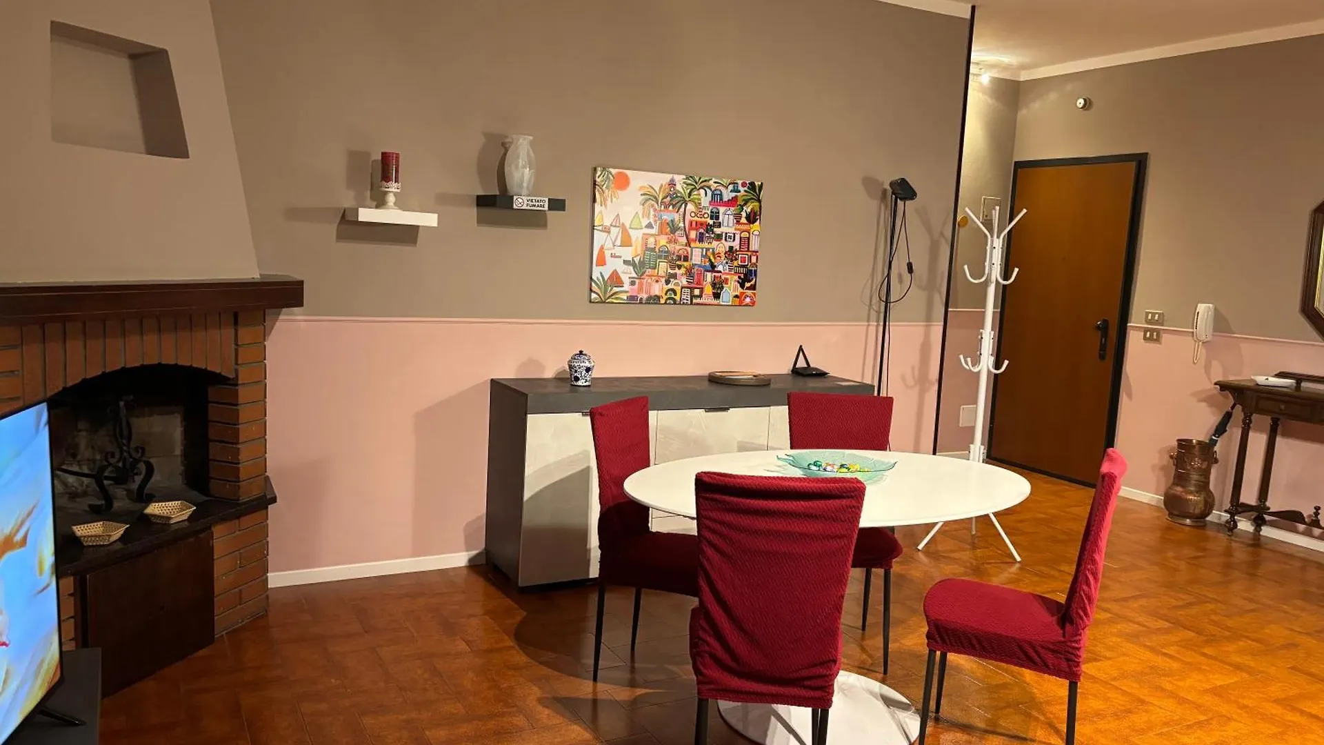Mascagni House - Climatizzato - Ampio E Confortevole - Parcheggio Comodo Gratuito Imola 0*,  Italia